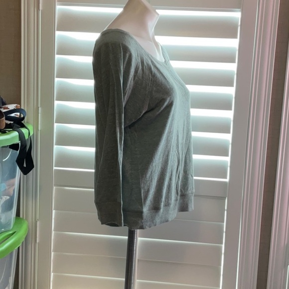 American Eagle Outfitters Green 3/4 Sleeve Relaxed Sweatshirt - Picture 2 of 6